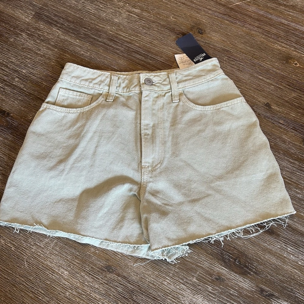 Hollister Ultra High Rise Mom Shorts Sage Green Raw Hem 100% Cotton W24 NWT 0